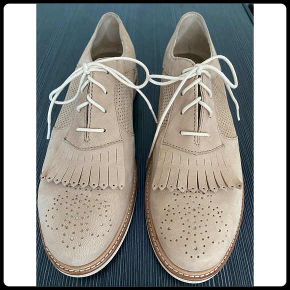 NWOT UGG oxfords - Picture 2 of 2